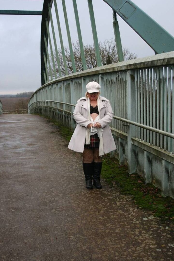16P UK fatty Lexie Cummings shows her big ass on an pedestrian bridge