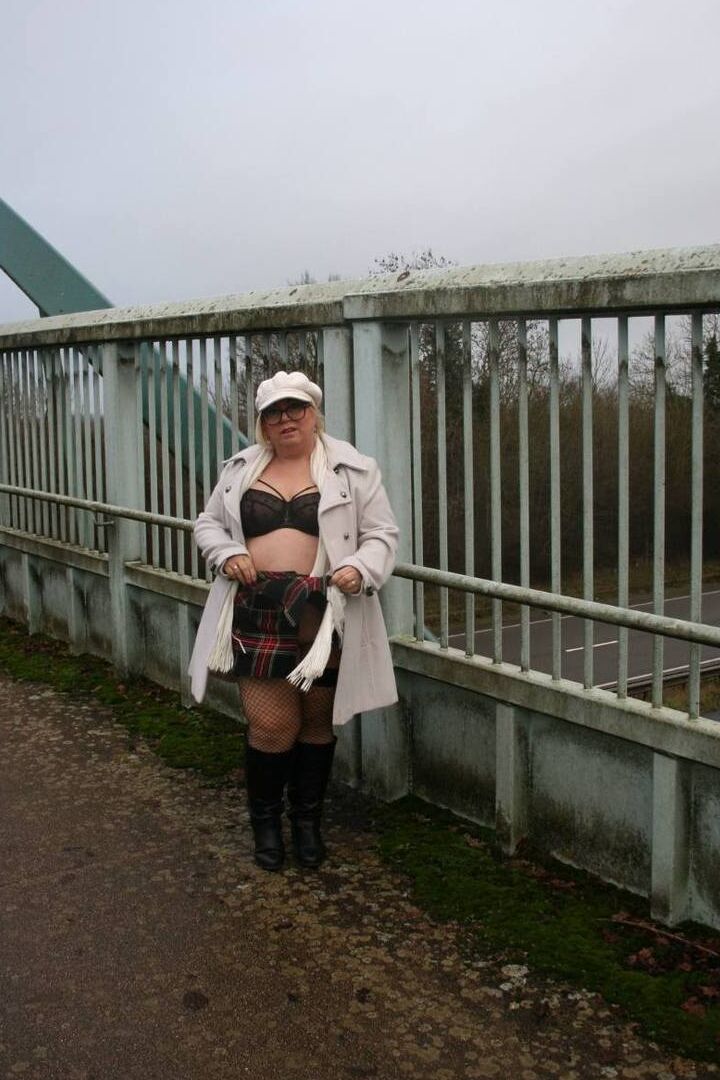 16P UK fatty Lexie Cummings shows her big ass on an pedestrian bridge
