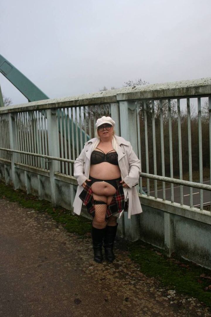 16P UK fatty Lexie Cummings shows her big ass on an pedestrian bridge