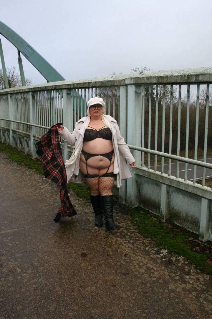 16P UK fatty Lexie Cummings shows her big ass on an pedestrian bridge