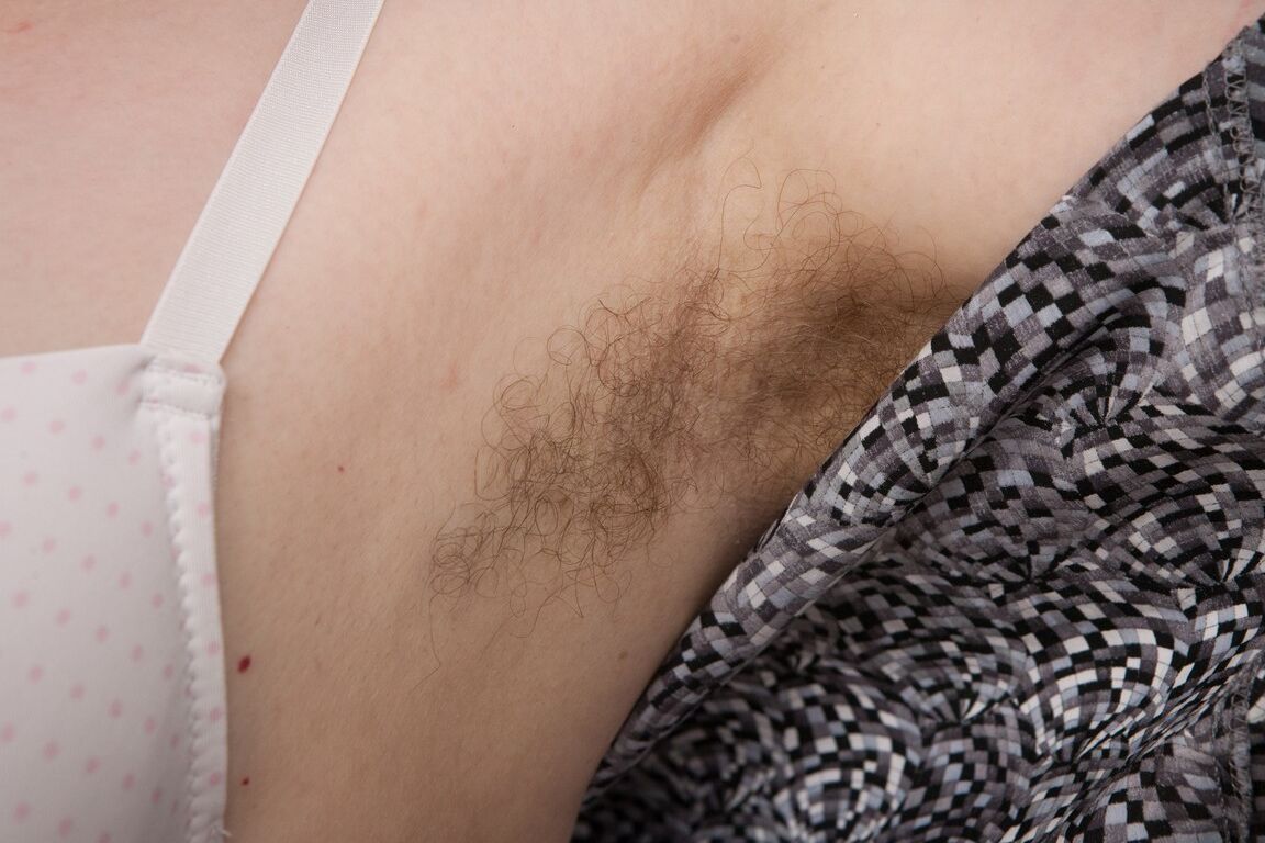 21P La abuela gordita Romana Sweet muestra sus tetas naturales