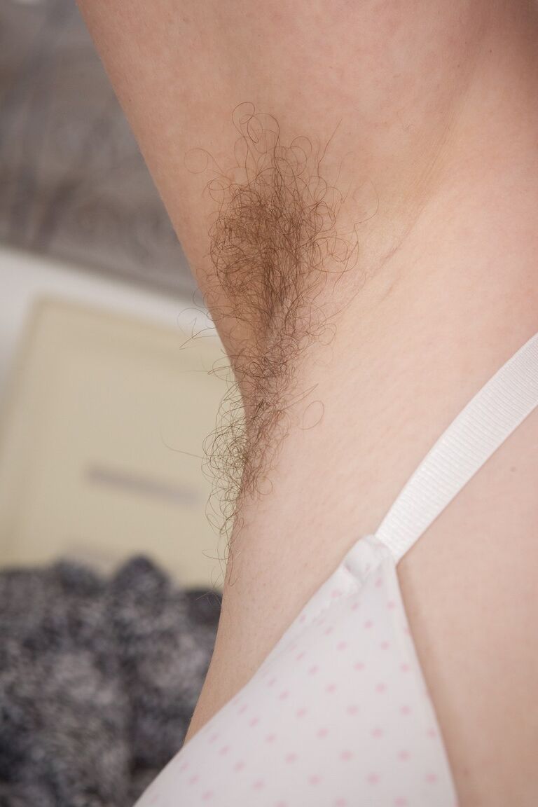 21P La abuela gordita Romana Sweet muestra sus tetas naturales