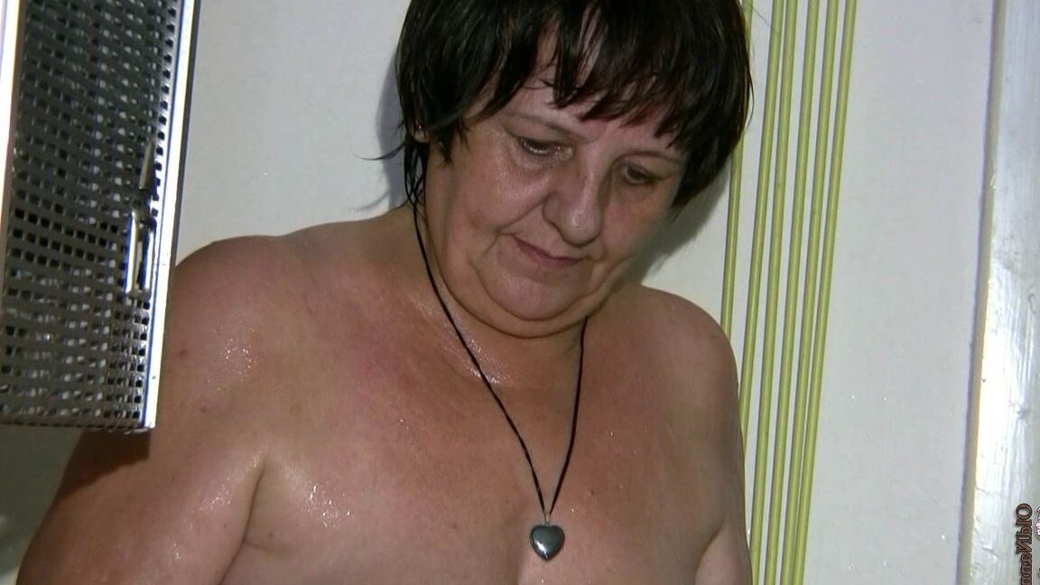 21P Chubby granny Gisela gets her twat rubbed while getting bathed by nurse Kata