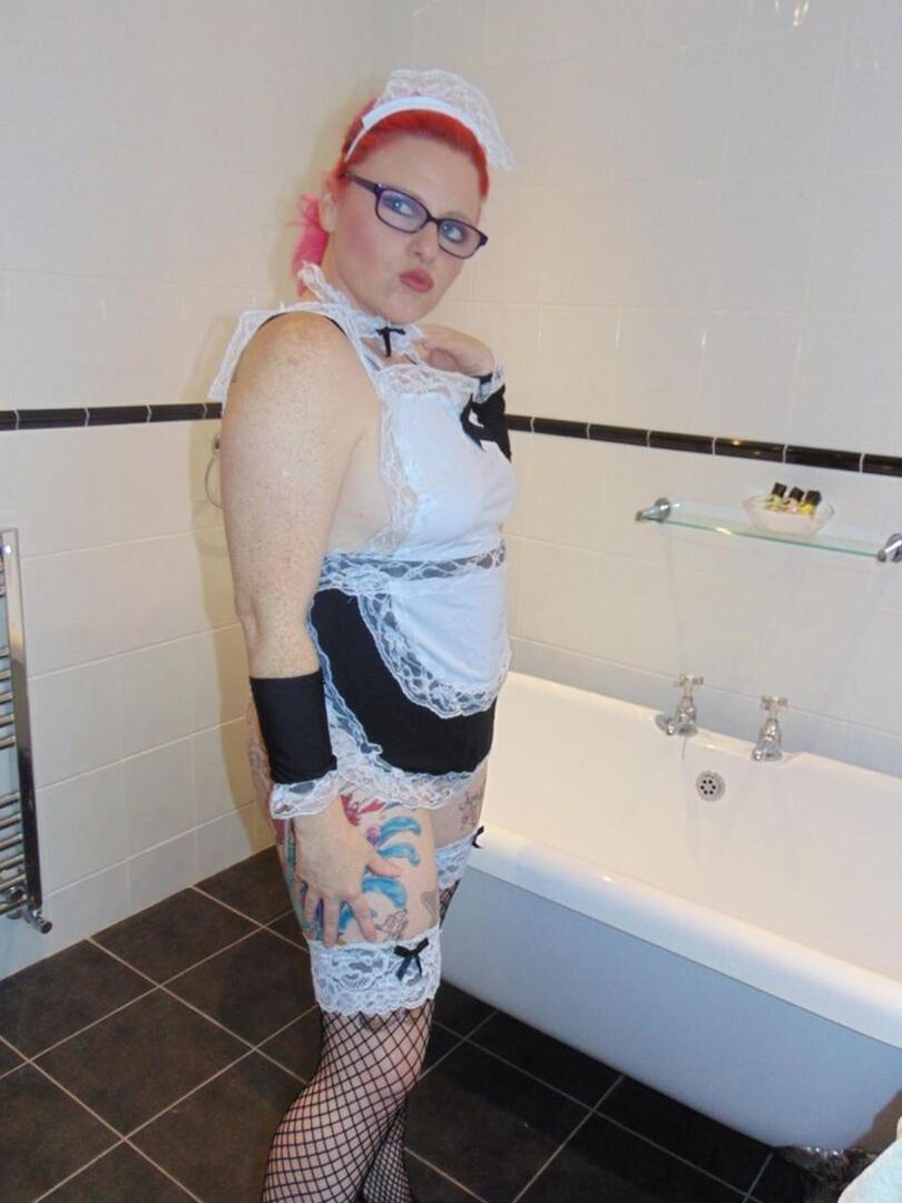 16P Older redhead Mollie Foxxx displays her natural tits while in a bathtub