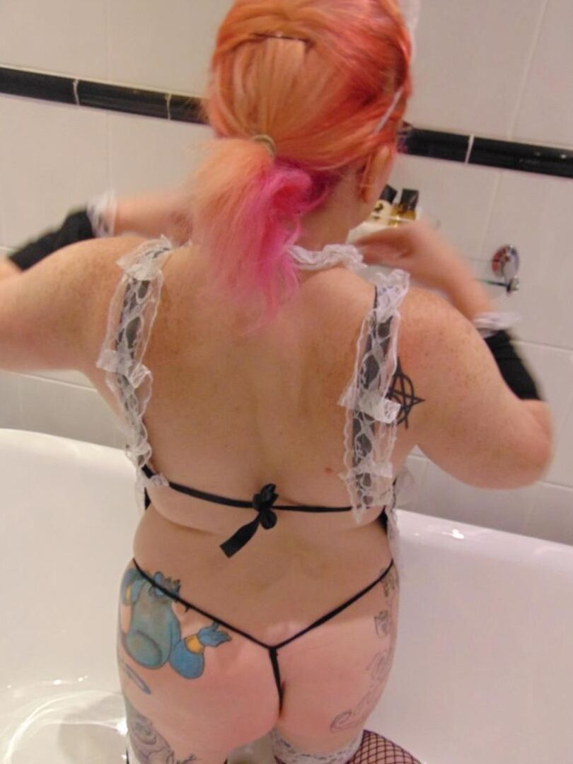 16P Older redhead Mollie Foxxx displays her natural tits while in a bathtub