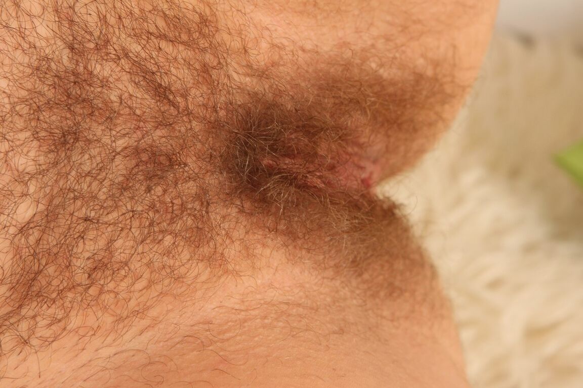21P La bosomy MILF Vanda ofrece apetitosas vistas en primer plano de su atractivo chocho peludo