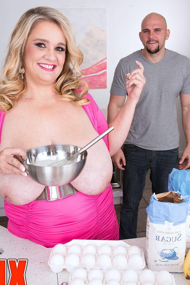 16P XL Filles Dodues Maman Pilonnées