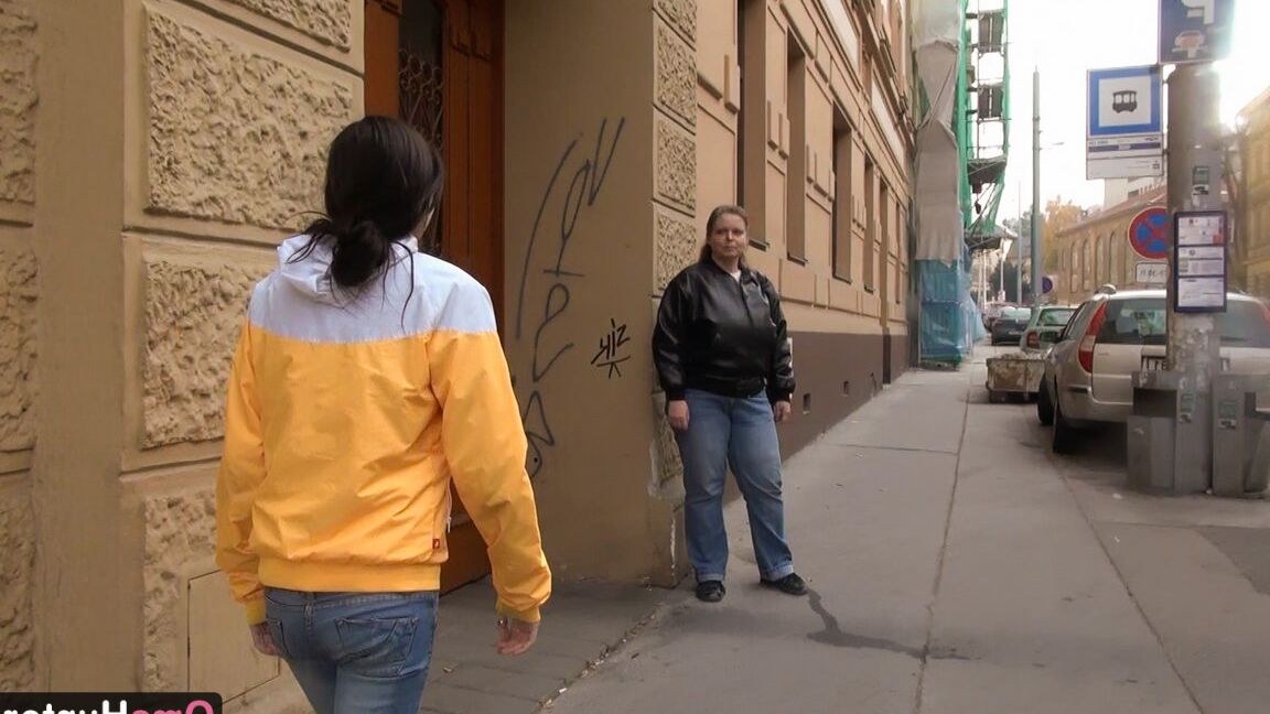 16P Oma Hunter Madura y adolescente chupando polla