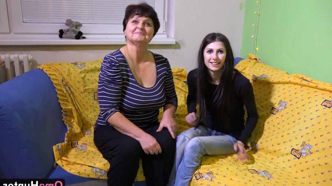 16P Oma Hunter Madura y adolescente chupando polla
