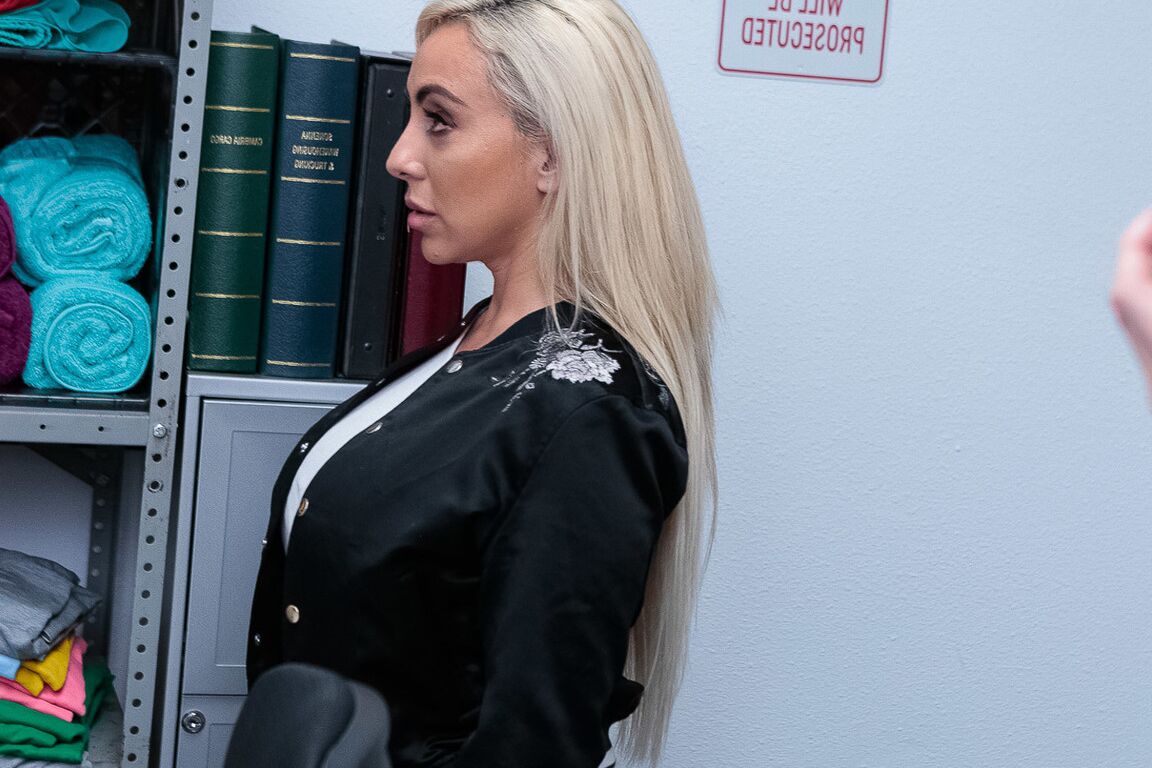 21P, voleuses blondes à l'étalage, Kylie Kingston