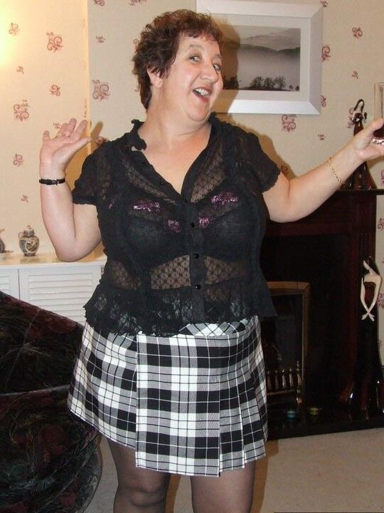 20P Fat amateur Kinky Carol gets on her knees to suck on a black penis