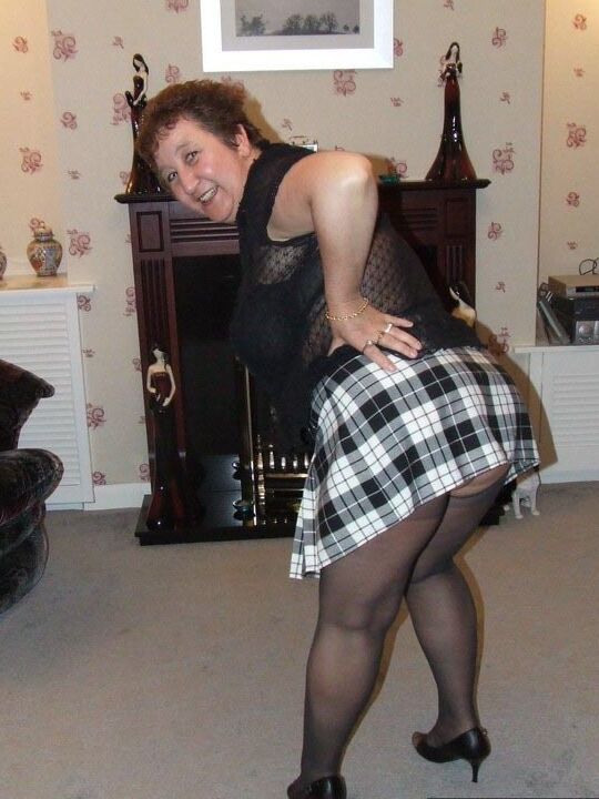 20P Fat amateur Kinky Carol gets on her knees to suck on a black penis