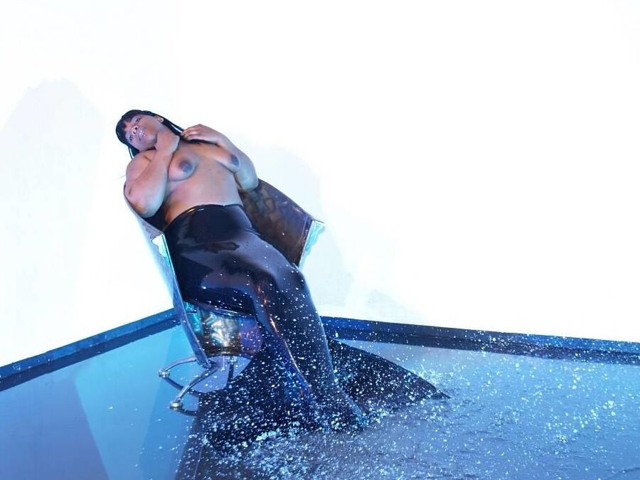 16P Imagens Borracha na Deusa Fetiche de Ébano