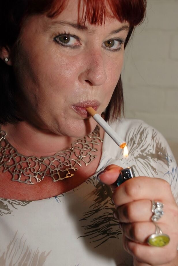 20P Redhead amateur BBW smokes while sliding cutoff shorts aside on a couch