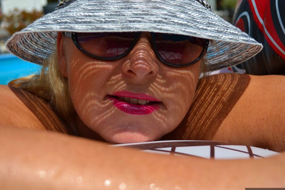 19P Sexy reife Chrissy modelliert feste große Titten