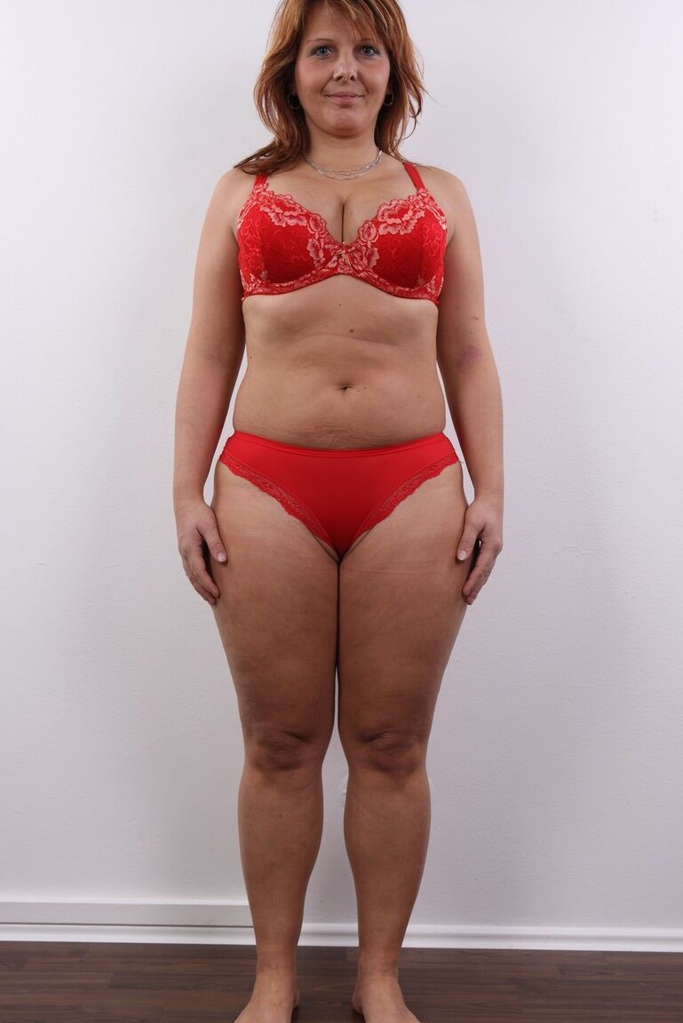 15P Mulher com excesso de peso apimenta sua vida sexual inexistente ao se tornar uma modelo nua