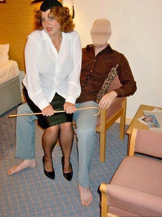 20P Recent British graduate Curvy Claire receives cunnilingus in a mortarboard