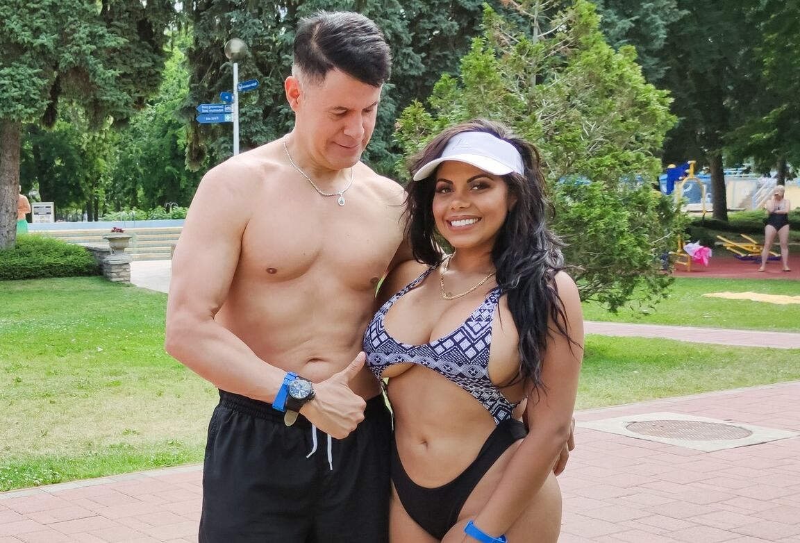 15P Curvy Latina garota Kesha Ortega dá uma gozada em seu grande saque depois de uma foda