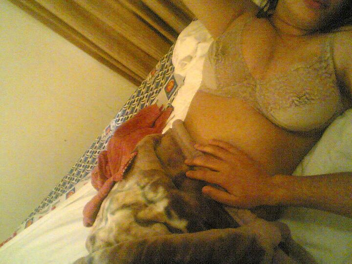 10P Novia india sexy desnudándose en su habitación delante de su novio