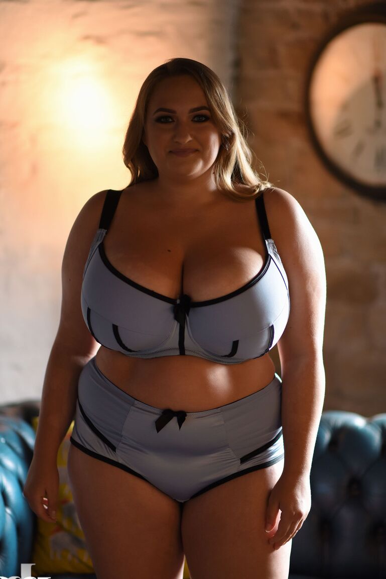 21P Fat British model Sara Willis goes topless and exposes her giant breasts