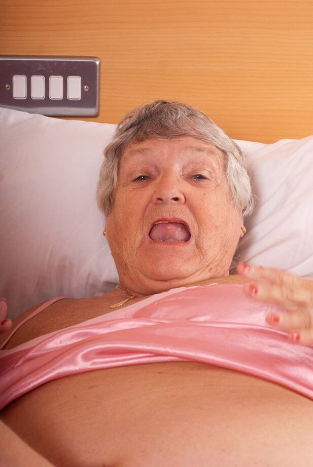 20P La abuela gorda Libby tiene sexo lésbico con una enfermera madura