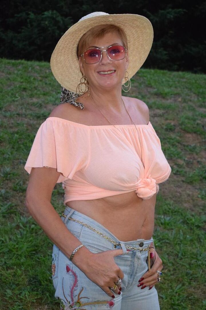 16P Mature lady Dimonty strips off her clothes in a backyard while wearing shades