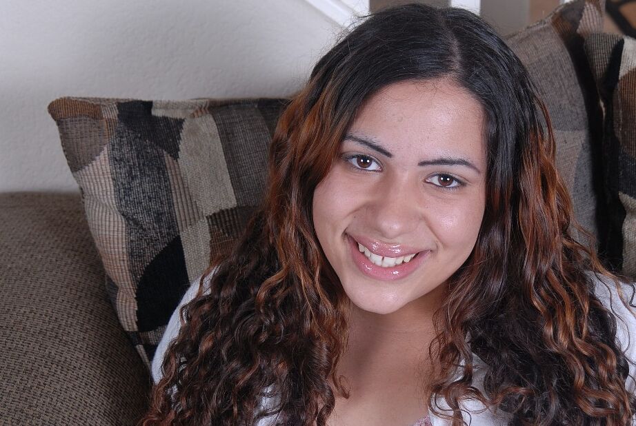 16P Latina gordinha Mercedez mostra bunda legal e dedos buceta peluda