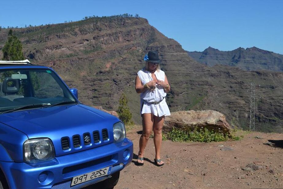 20P Reife Amateurin Nackte Chrissy entblößt sich während eines Offroad-Abenteuers