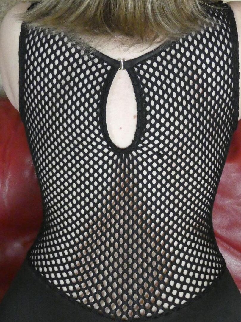 20P Madura amateur Posh Sophia pierde sus grandes tetas con botas de látex OTK