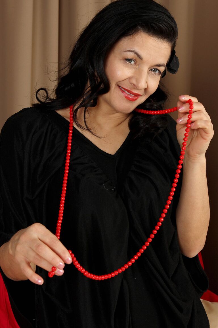 21P Senhora madura Sarah Z tira a roupa
