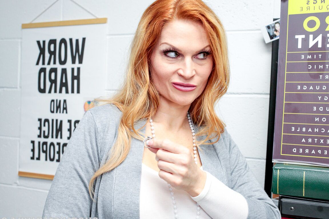 21P Shoplyfter MYLF Sedona Reign, Rion King