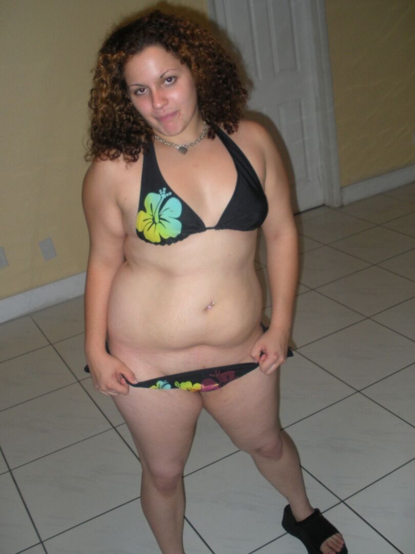 21P Chubby curly haired amateur Lilly A gives the finger while toying fat pussy