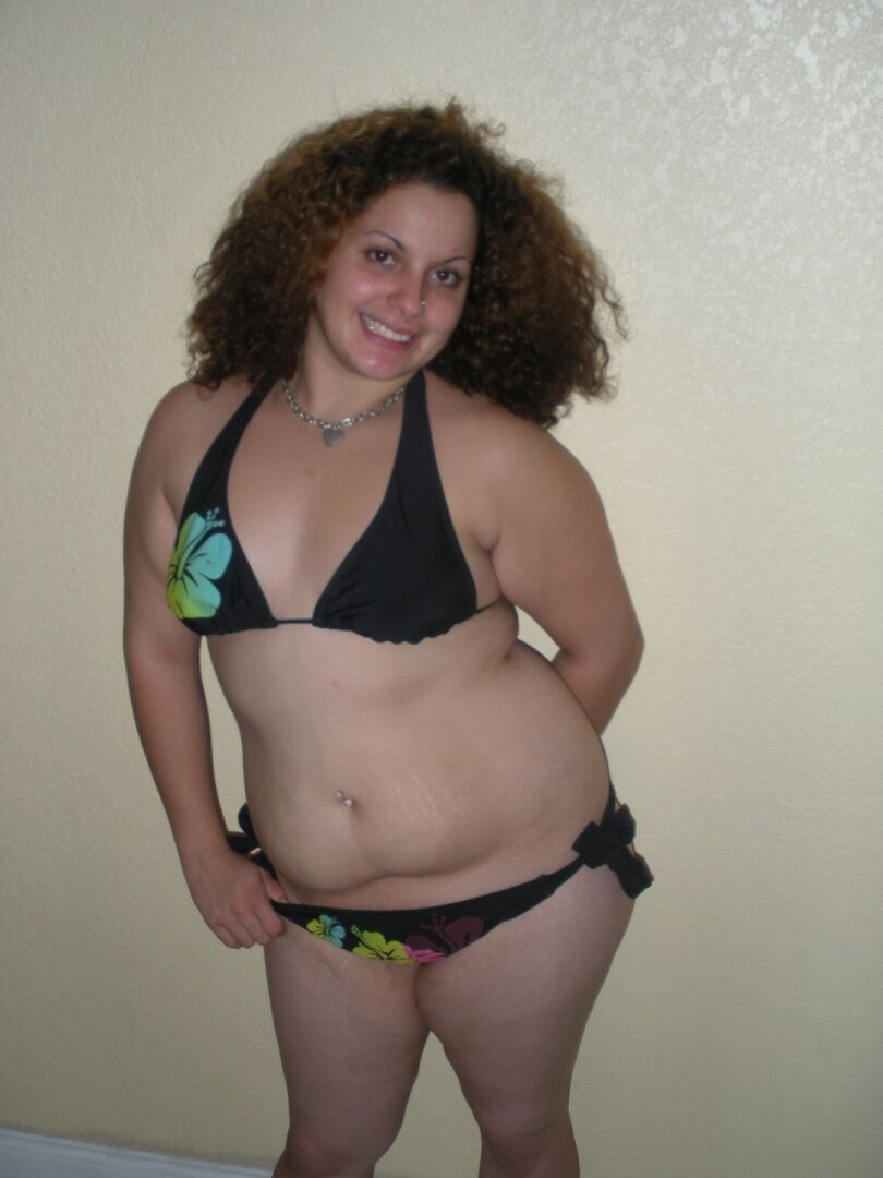 21P Chubby curly haired amateur Lilly A gives the finger while toying fat pussy