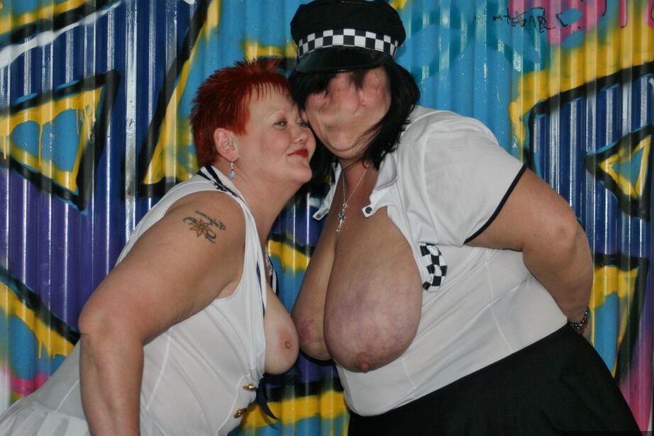 20P Aged redhead Valgasmic Exposed plays with mature lesbians and a submissive man
