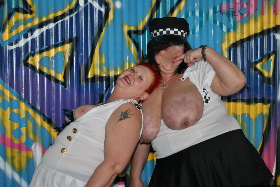 20P Aged redhead Valgasmic Exposed plays with mature lesbians and a submissive man