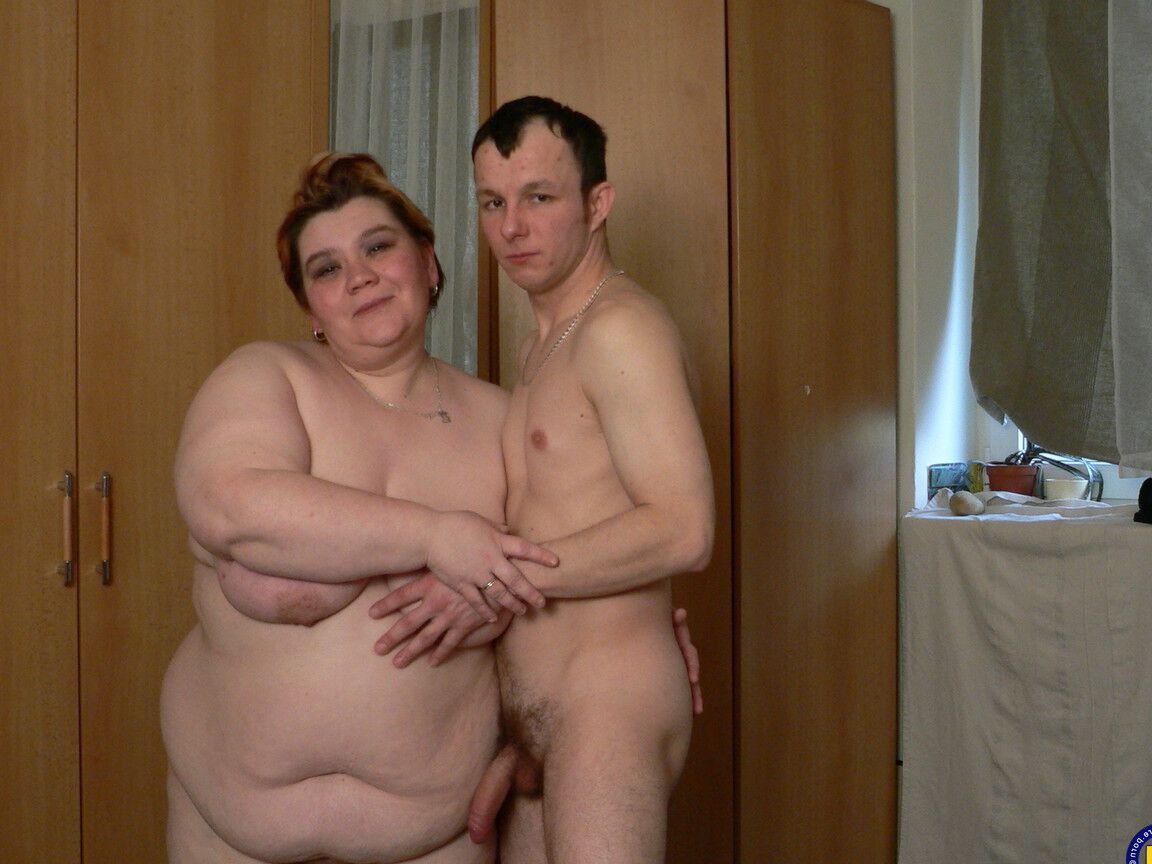 20P Gorda madura com peitos enormes tem sua vulva lambida e fodida hardcore