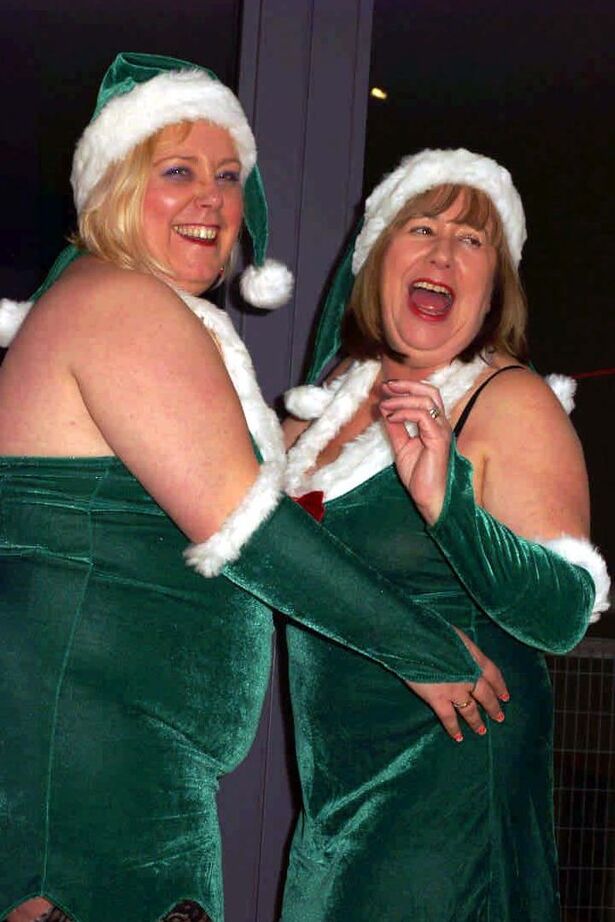 20P La rubia obesa Lexie Cummings participa en sexo lésbico vestida de Navidad