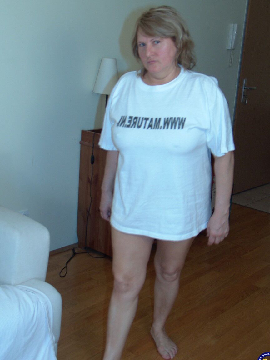 21P Chubby granny Perlina indulges in kinky piss play after fingering herself