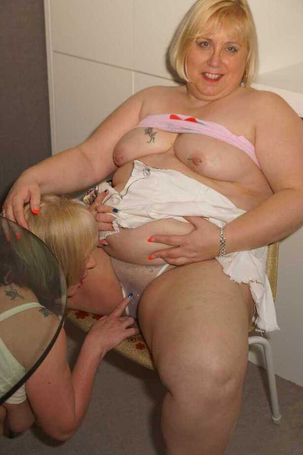 20P Rubia BBW Lexie Cummings tiene sexo lésbico con una madura gordita