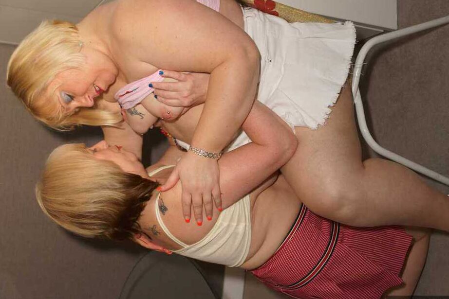 20P Rubia BBW Lexie Cummings tiene sexo lésbico con una madura gordita