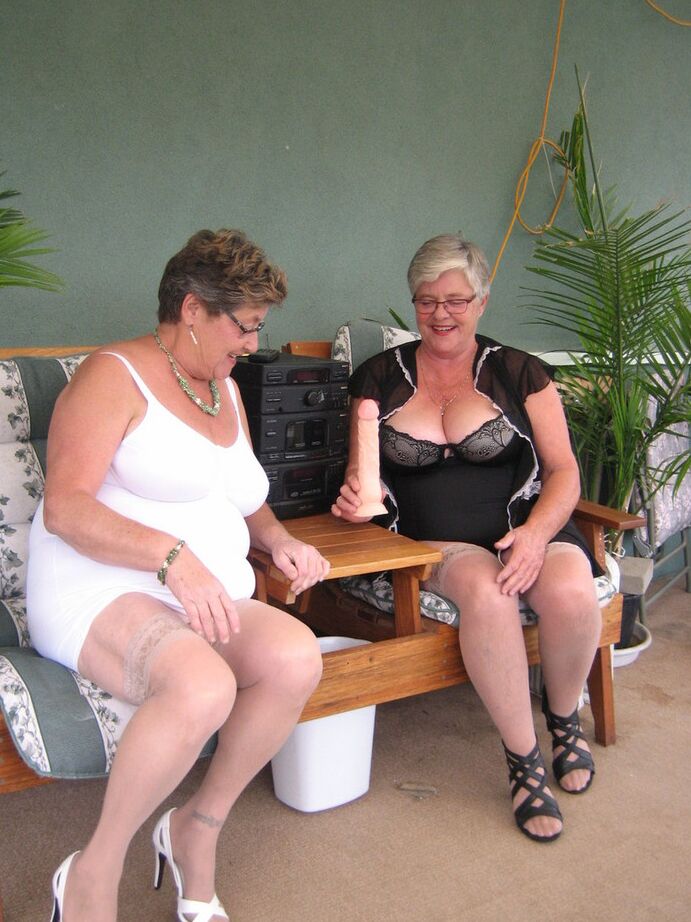 20P Fette alte Frauen Gürtelgöttin