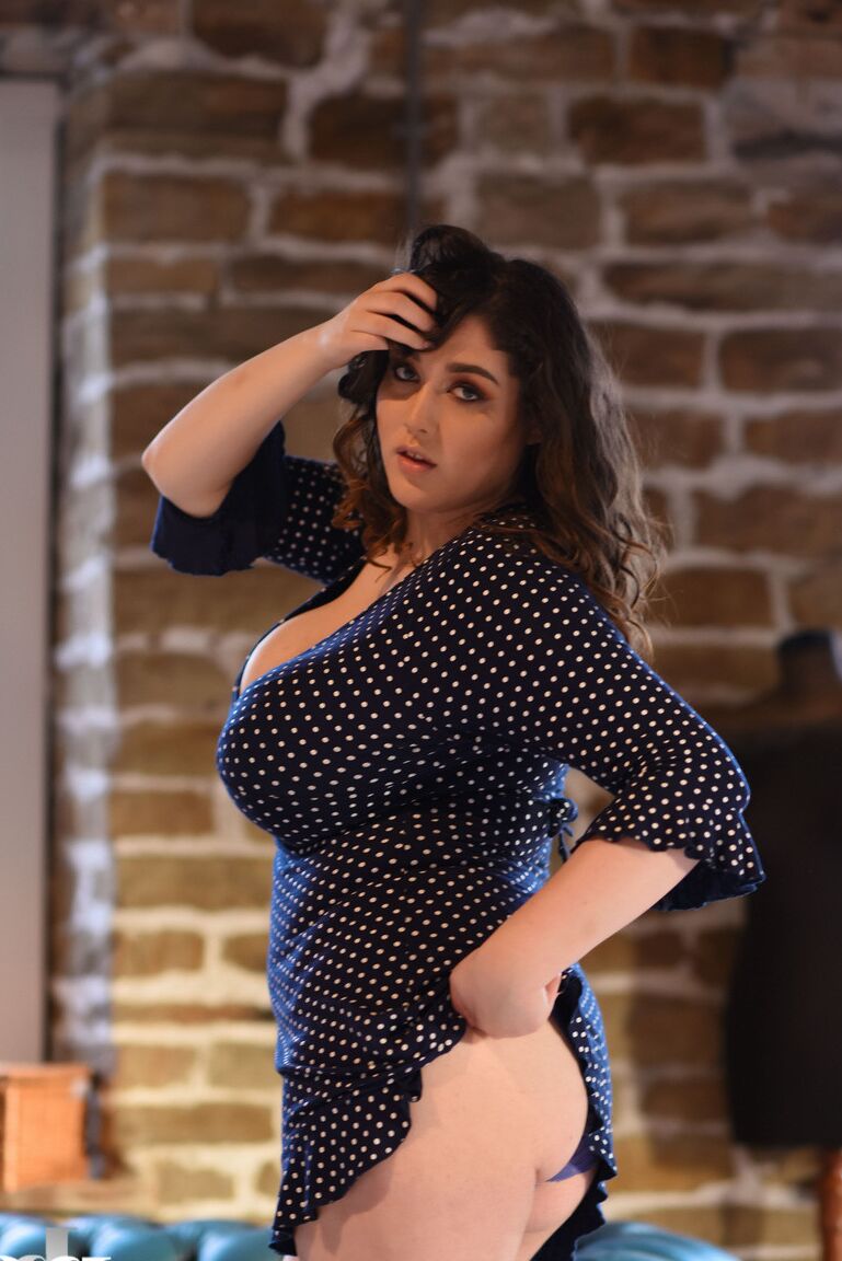 21P Thick brunette Bella B reveals her large melons and poses topless