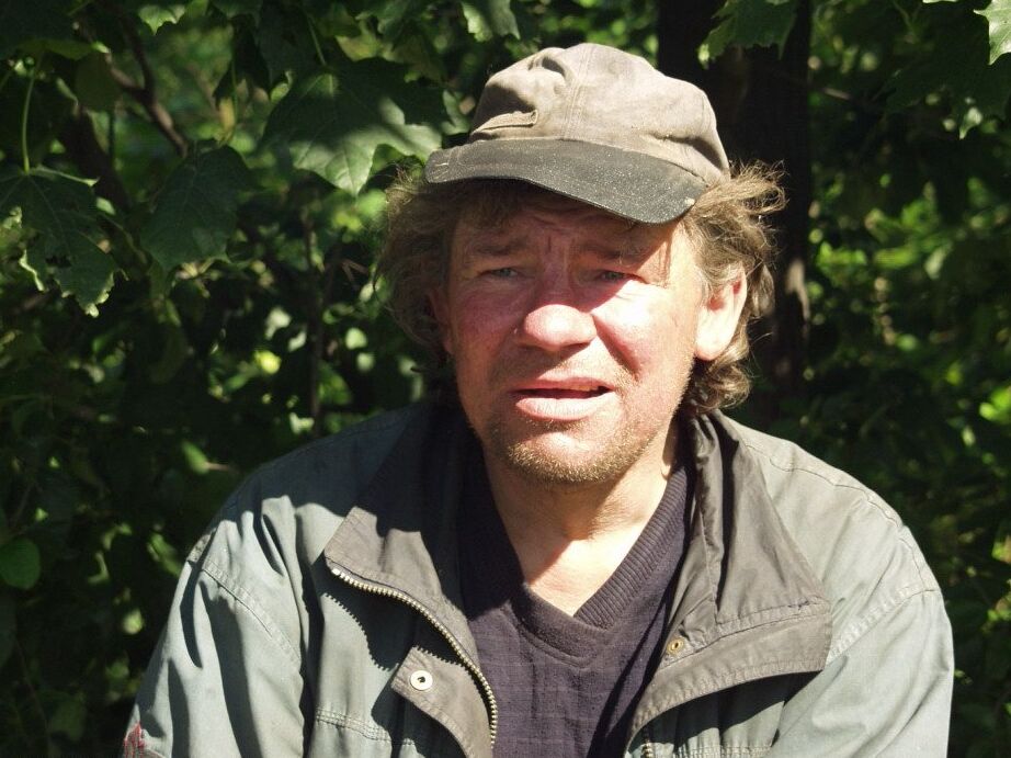 16P Short haired fatty heads into a farmer's field for sex with a homeless man