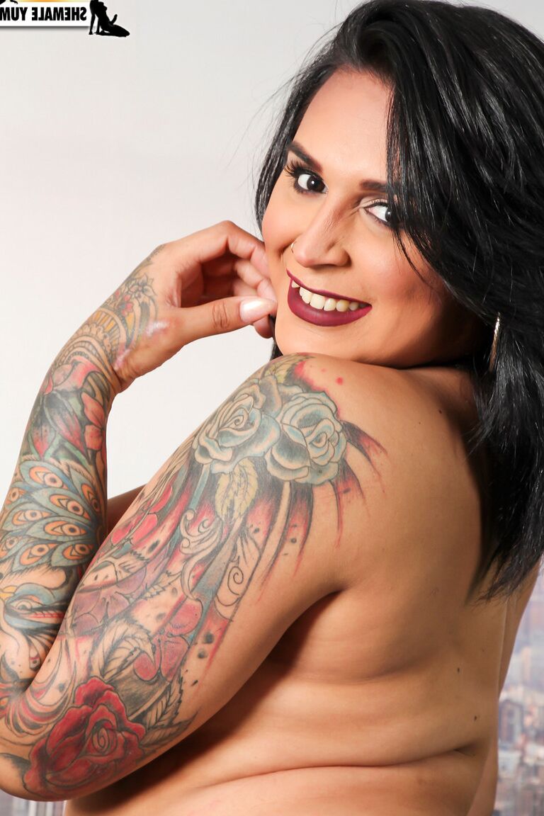 16P Chicas Grooby Leah Nova