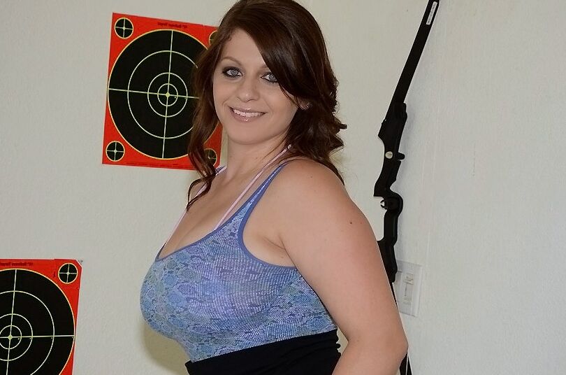 16P Fatty cutie revealing her ample booty and squeezing her massive melons