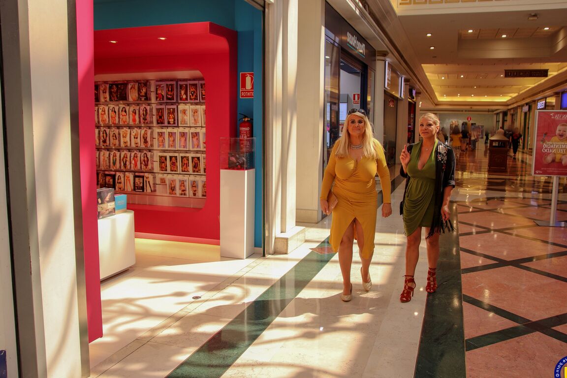 21P Chubby MILFs Alexa Blun & Musa Libertina pose in public in their sexy dresses
