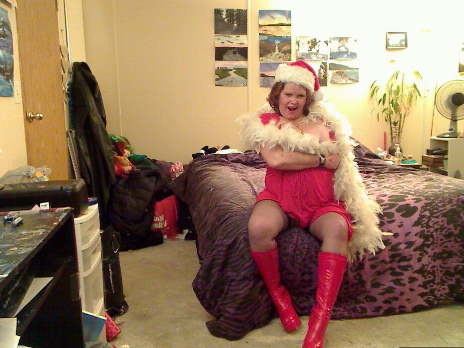20P Mature redhead Misha MILF looses her big tits and cunt while in Xmas clothing