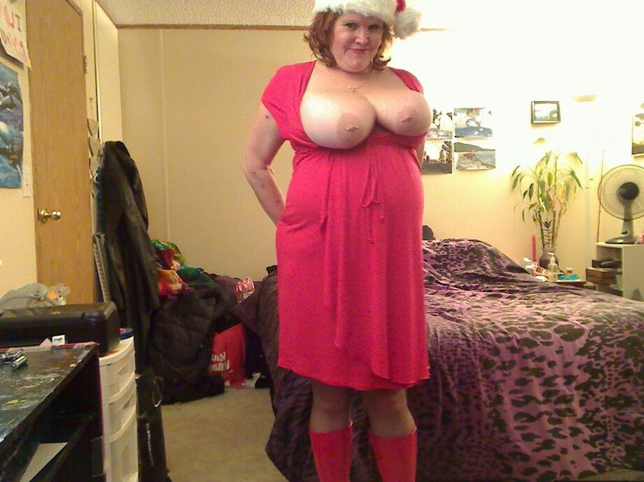 20P Mature redhead Misha MILF looses her big tits and cunt while in Xmas clothing