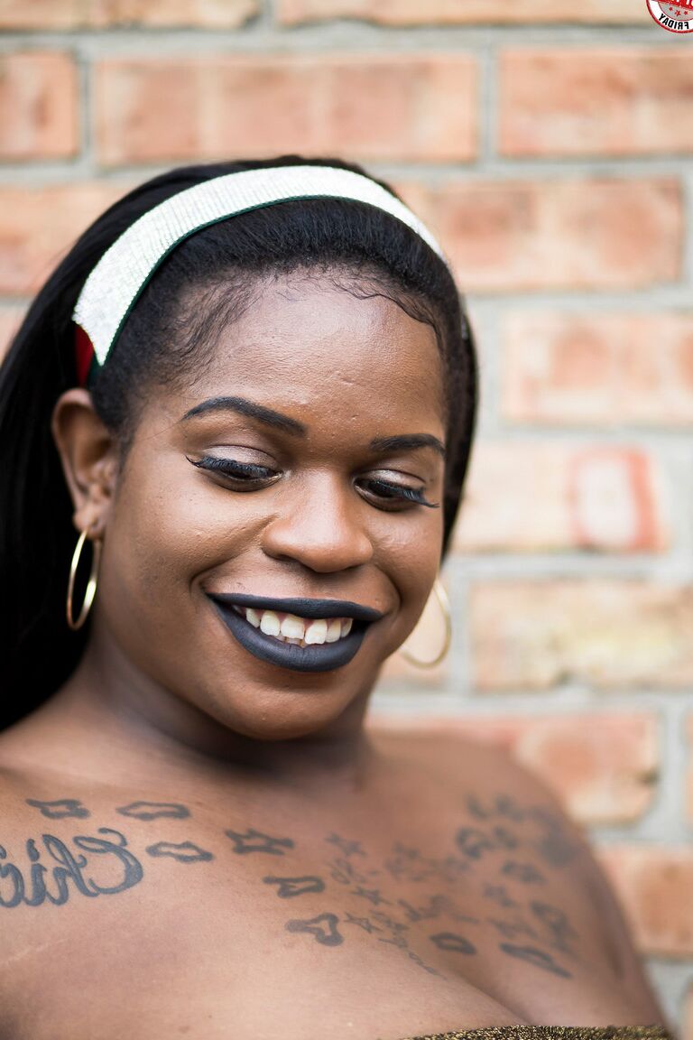 16P Preto TGirls Keosha