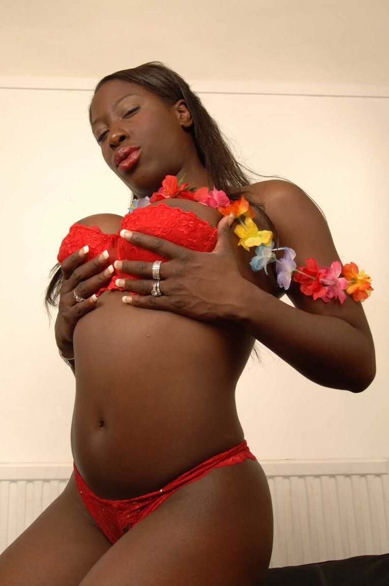 15P Hot ebony girl Melvina uncups her big tits before showing the pink of her twat